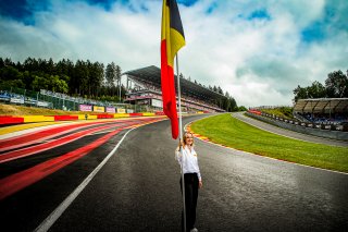 Grid Walk, Race
