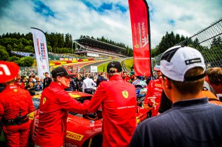 Grid Walk, Race
