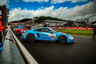Grid Walk, Race
