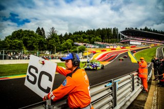 Grid Walk, Race
