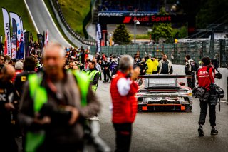 Grid Walk, Race
