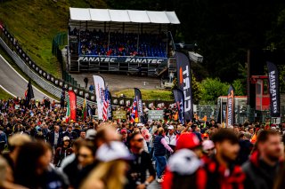 Grid Walk, Race
