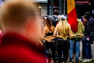 Grid Walk, Race

