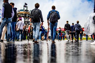 Grid Walk, Race
