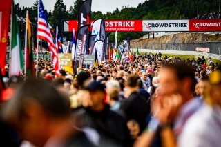 Grid Walk, Race
