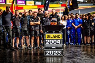 Grid Walk, Race
