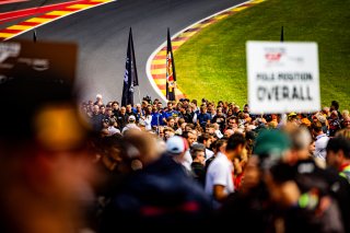 Grid Walk, Race
