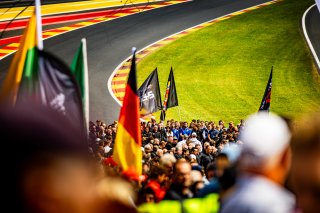 Grid Walk, Race
