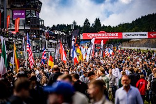 Grid Walk, Race

