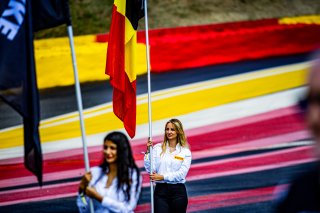 Grid Walk, Race
