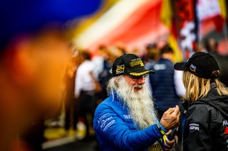 Grid Walk, Race
