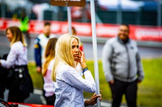 Grid Walk, Race
