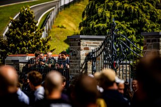 Ambiance, Race
