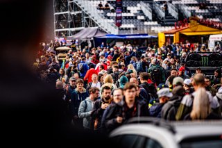 Ambiance, Race, Village
