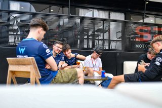 Ambiance, Paddock
