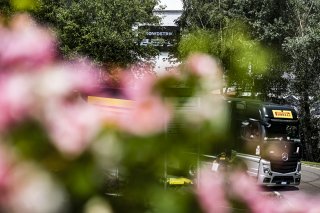Paddock, Partenaires
