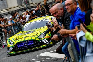Parade
