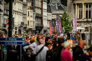 Ambiance, Parade
