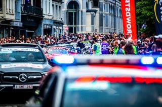 Ambiance, Parade
