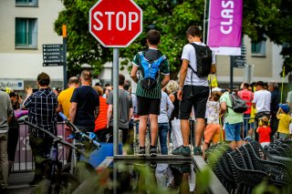 Ambiance, Parade
