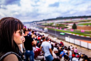 Ambiance, Race 1
