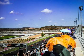 Ambiance, Race 2, Start
