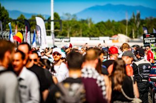 Grid Walk, Race
