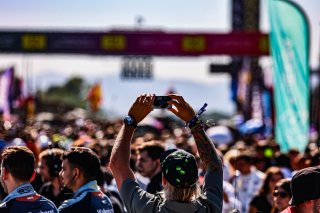 Grid Walk, Race
