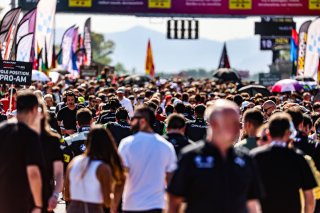 Grid Walk, Race
