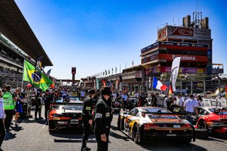 Grid Walk, Race
