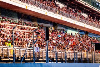 Ambiance, Drag Race
