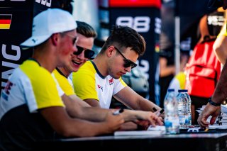 Ambiance, Autograph Session
