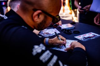 Ambiance, Autograph Session
