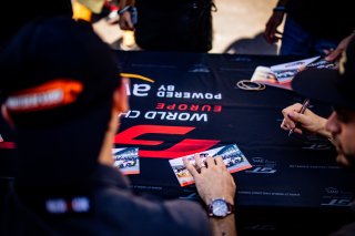 Ambiance, Autograph Session
