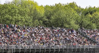 Ambiance, Race
