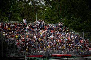 Ambiance, Race

