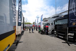 Ambiance, Paddock
