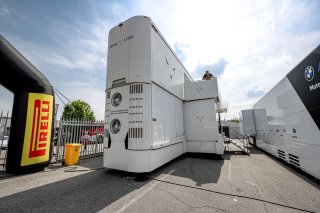 Ambiance, Paddock
