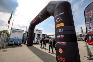 Ambiance, Paddock
