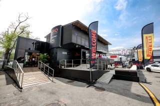 Ambiance, Paddock
