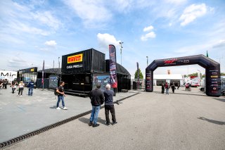 Ambiance, Paddock
