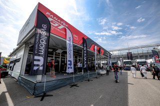 Ambiance, Paddock
