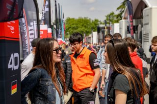 Ambiance, Paddock
