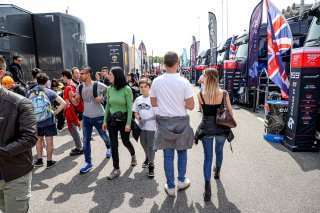 Ambiance, Paddock
