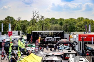 Ambiance, Paddock
