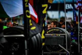 Grid Walk, Race
