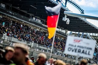 Grid Walk, Race
