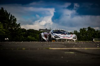 #5 - Optimum Motorsport - Charles FAGG - Sam DE HAAN - Dean MACDONALD - McLaren 720S GT3 EVO - GOLD, FGTWC, Race
