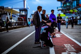 Ambiance, Pit Walk

