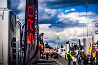 Ambiance, Pit Walk
